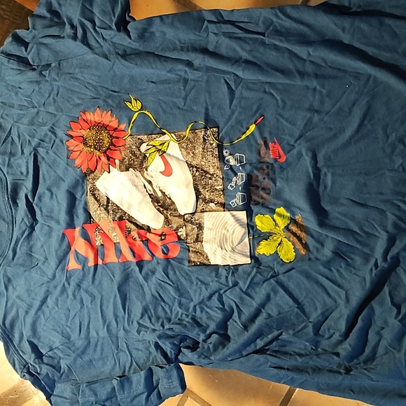 Nike T-shirt size Medium - Picture 2 of 4